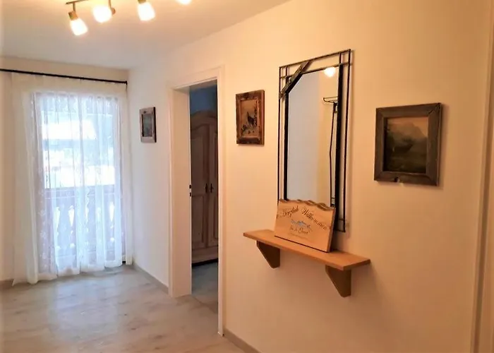 Bei De Ebners Suedfluegerl * Grainau